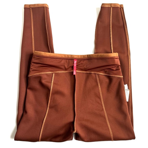 Spanx Faux Suede Leggings Pants in Rich Caramel Size Large - Picture 14 of 17